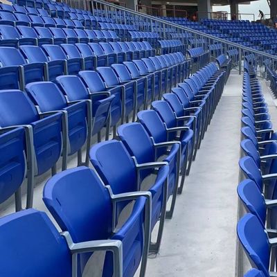 Buen precio Extremidad plegable plástica encima de los asientos del estadio antienvejecedores con el material del HDPE en línea