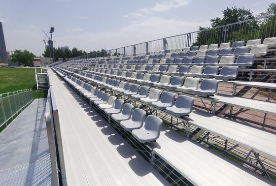 Buen precio Césped artificial verde envasado en palets 8000-22000 Densidad para césped de bajo mantenimiento en línea