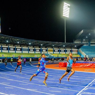 Buen precio Llenos amistosos de Eco vierten la pista de funcionamiento de EPDM para el estadio atlético en línea