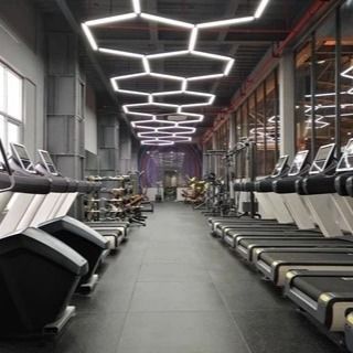 Buen precio ODM negro rojo de goma del OEM del color de las tejas de suelo del sitio de la aptitud del GIMNASIO en línea