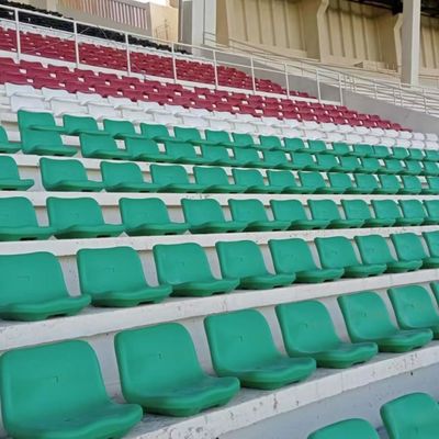 Buen precio Silla de estadio de plástico de material HDPE con 5 años de garantía y color personalizado para el estadio de juegos en línea
