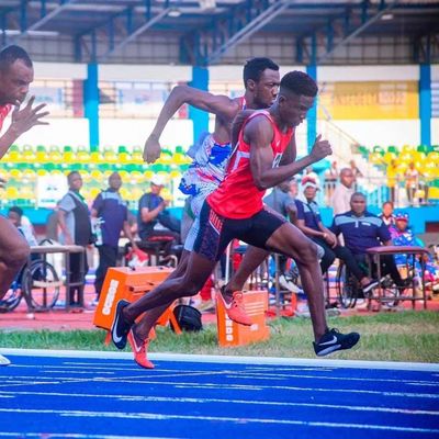 Pista de atletismo prefabricada con espesor de 9-15 mm, larga vida útil y colores personalizables