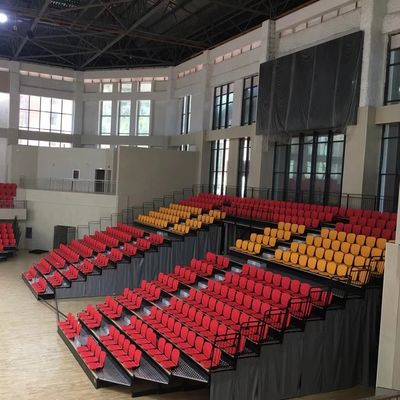Blanqueador retractable material cómodo de los PP que asienta para el gimnasio interior de la tribuna