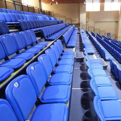 Buen precio Sistema que asienta retractable resistente al fuego teledirigido para los lugares de deportes en línea