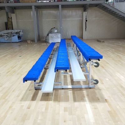 Buen precio Blanqueadores al aire libre de aluminio del metal 3 filas con los asientos para el campo de entrenamiento del patio en línea