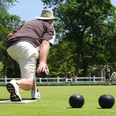 Buen precio Hierba artificial del césped verde de Astro, hierba del paisaje del sintético de 20m m para la pista de tenis en línea