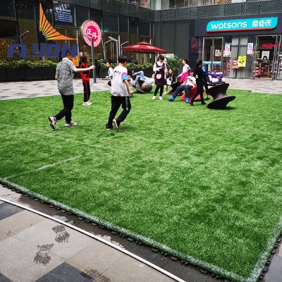 Buen precio hierba artificial sintética del tamaño del × los 50cm de los 50cm para la corte del béisbol del balonmano en línea