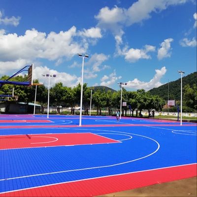 Buen precio Baldosas al aire libre del polipropileno que entrelazan para la pista de tenis del baloncesto en línea