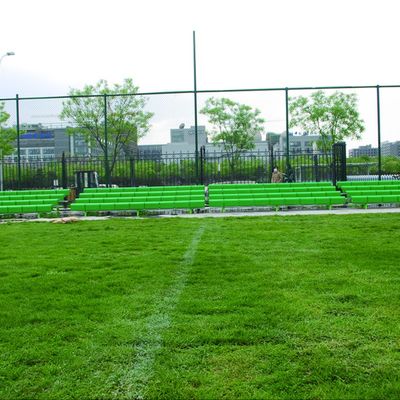 Buen precio Blanqueadores al aire libre del metal del arreglo para requisitos particulares del color 3 filas con los asientos para el campo de entrenamiento del patio en línea