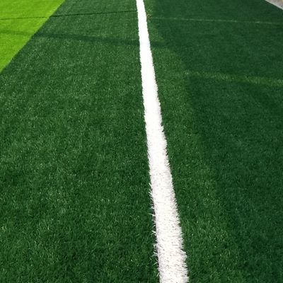 Buen precio PE PP Hierba artificial Polietileno y polipropileno Hilados de hierba de 30 mm Altura de la pila en línea