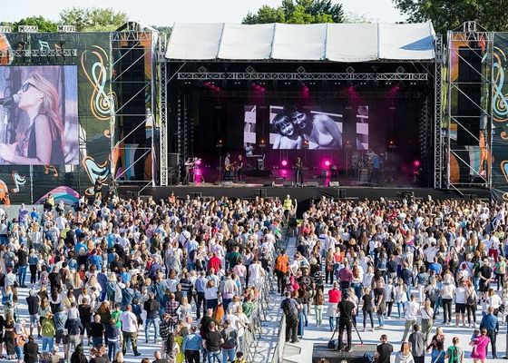 Buen precio Planos portátiles de polietileno de alta densidad para eventos resistentes a la intemperie y al fuego en línea