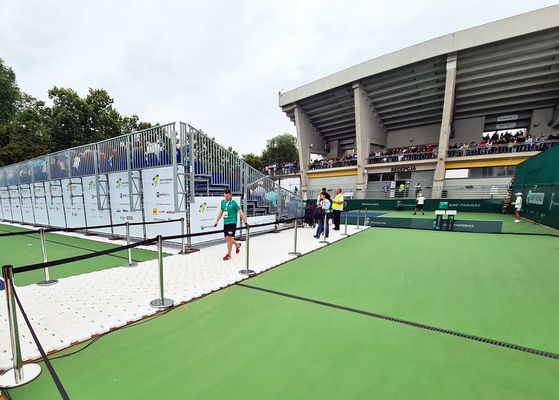 Buen precio Piso de eventos portátil de polietileno de alta densidad altamente resistente a los rayos UV en línea
