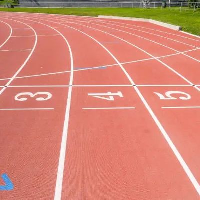 Buen precio Pistas de atletismo estándar con superficie lisa y resistencia a los rayos UV en línea