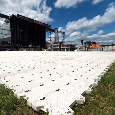 Buen precio Tejas coloridas de suelo deportivo de polipropileno de alto impacto para canchas interiores y exteriores en línea