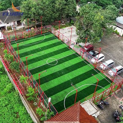 Buen precio Verde PE PP Hierba sintética de césped artificial patio Campo de fútbol en línea