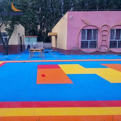 Buen precio Sistema de suelo de azulejos de polipropileno copolímero PP para un rendimiento duradero en línea